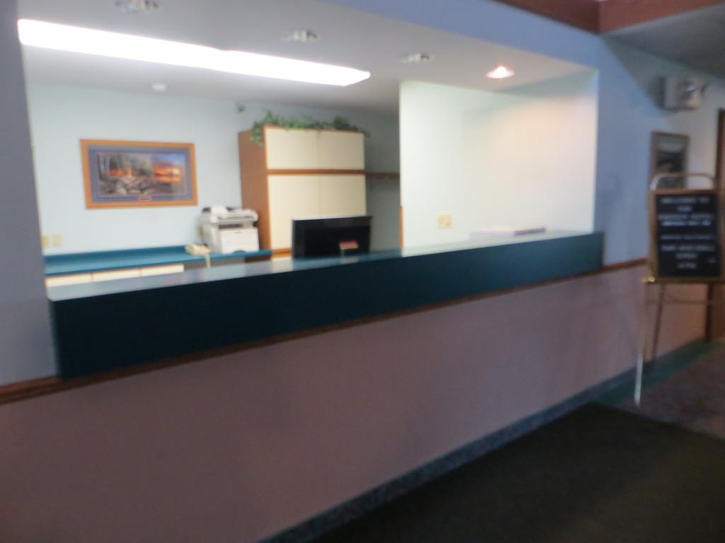 Cobblestone Inn & Suites - Merrill エクステリア 写真