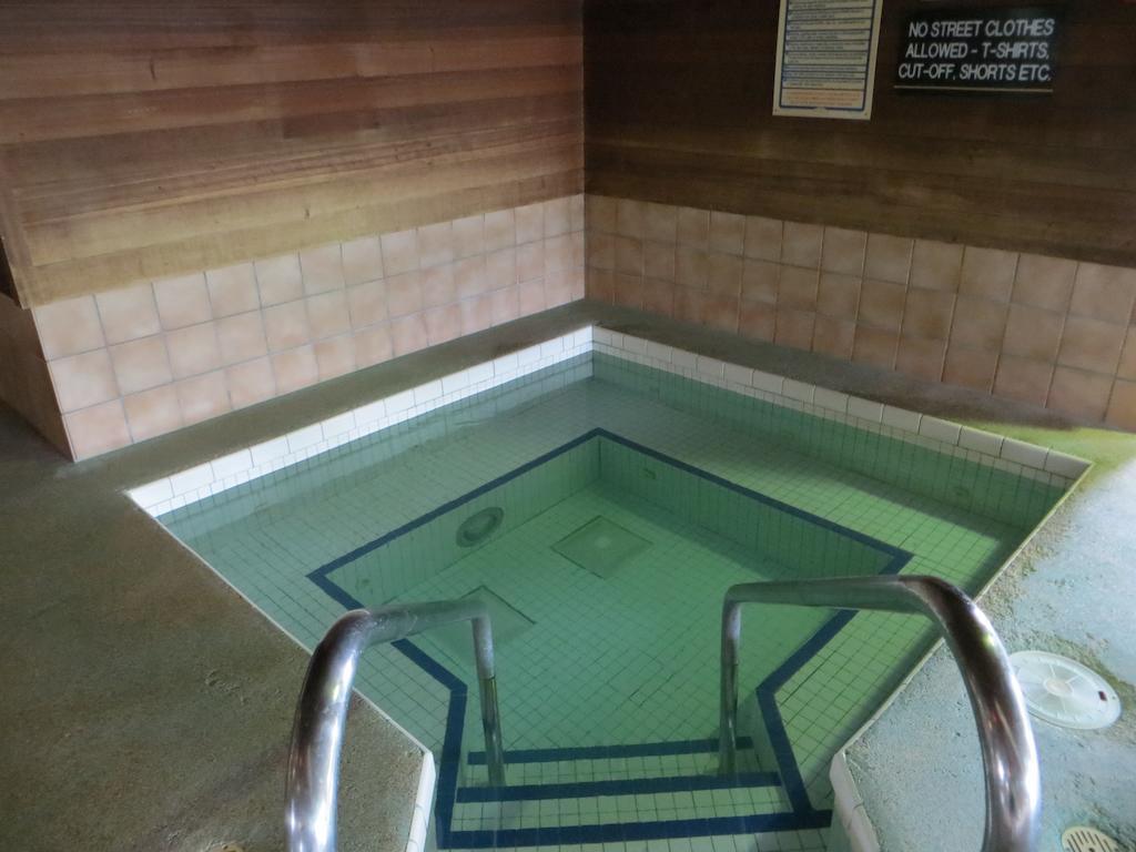 Cobblestone Inn & Suites - Merrill エクステリア 写真