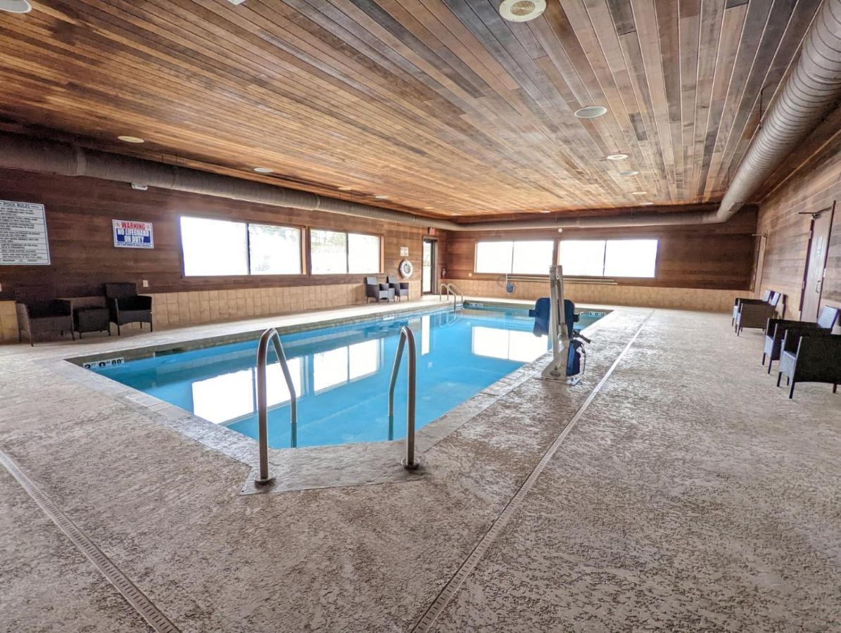 Cobblestone Inn & Suites - Merrill エクステリア 写真