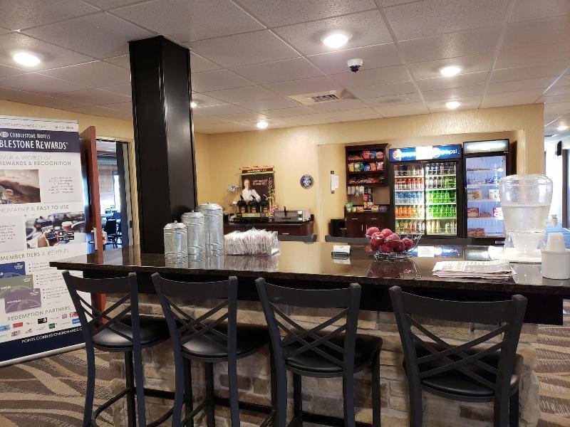 Cobblestone Inn & Suites - Merrill エクステリア 写真