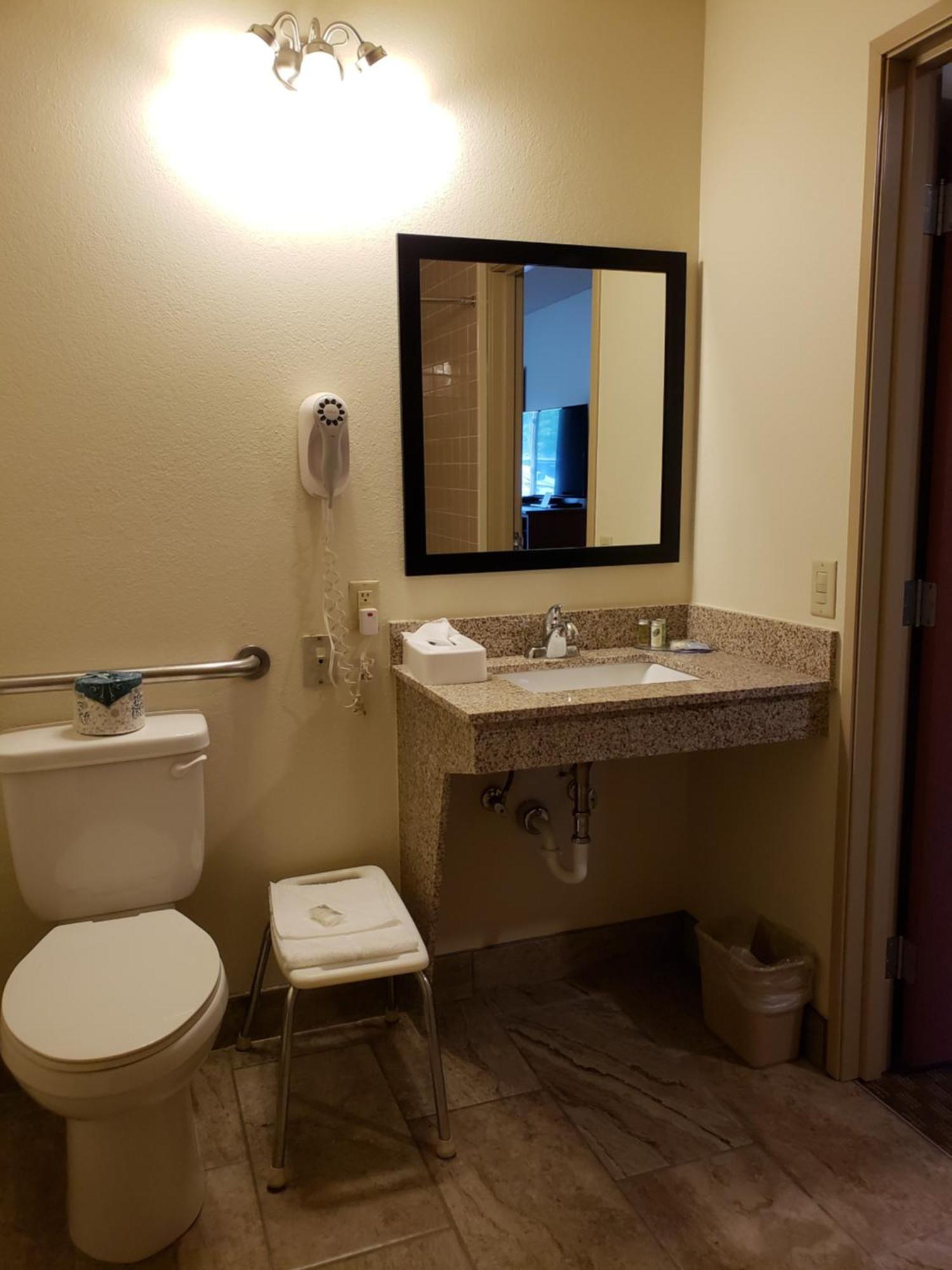 Cobblestone Inn & Suites - Merrill エクステリア 写真