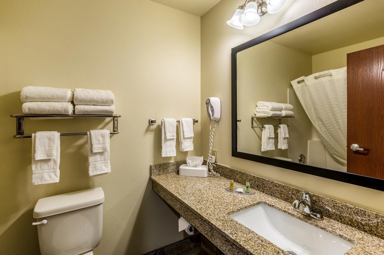 Cobblestone Inn & Suites - Merrill エクステリア 写真