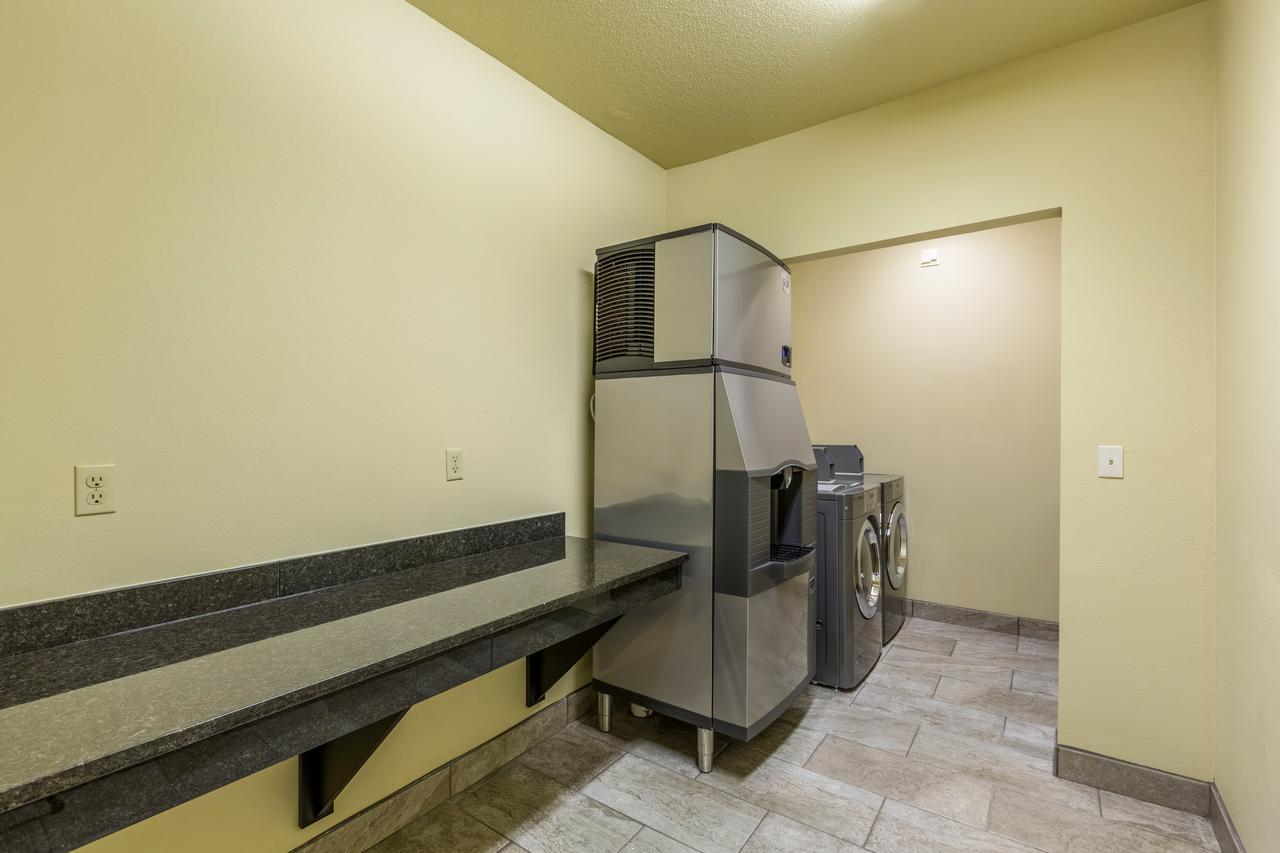 Cobblestone Inn & Suites - Merrill エクステリア 写真